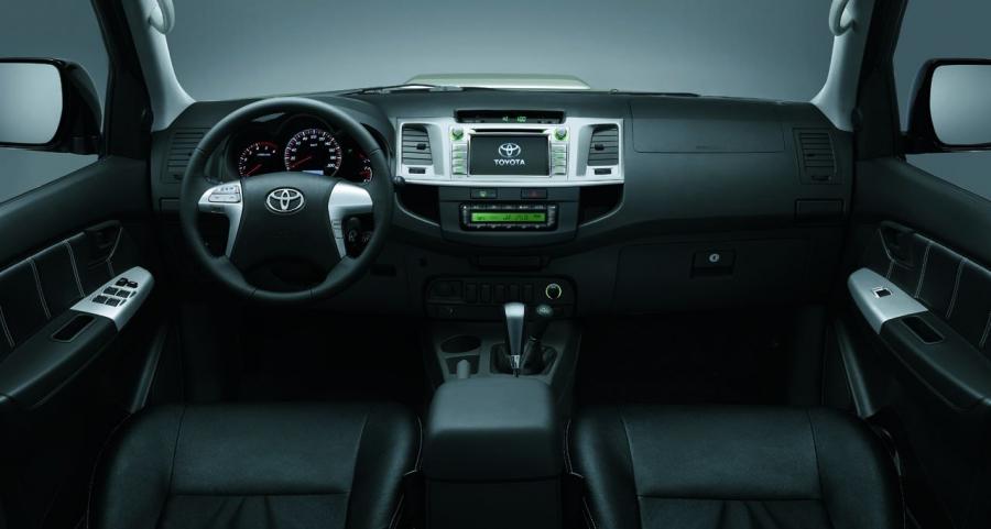  Toyota HiLux Invincible 2013 года  (фото 4 из 15)